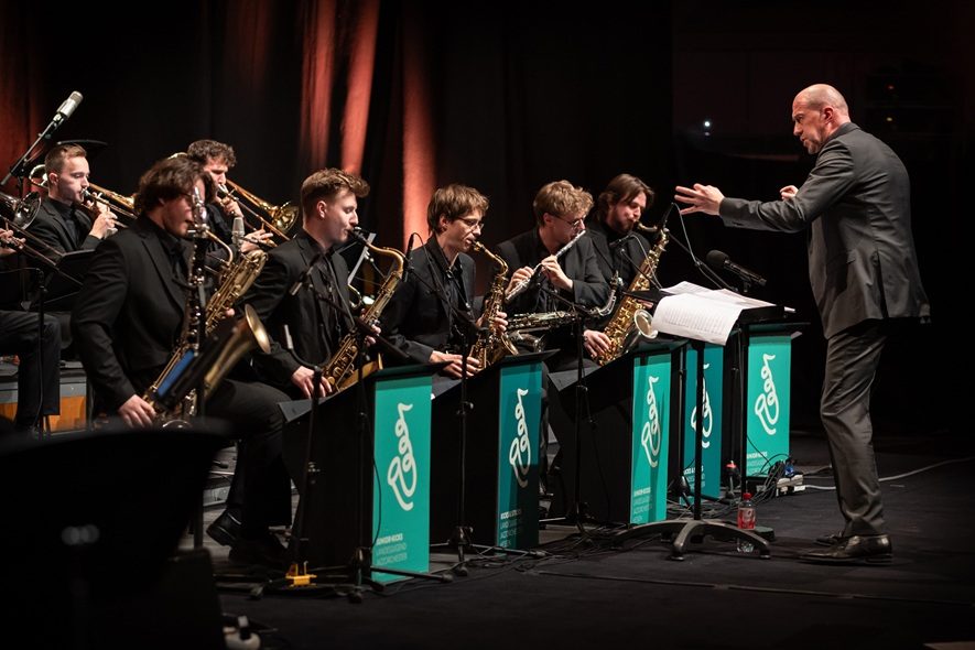 Du betrachtest gerade 40 Jahre Landesjugendjazzorchester: Jubiläumskonzert im hr-Sendesaal